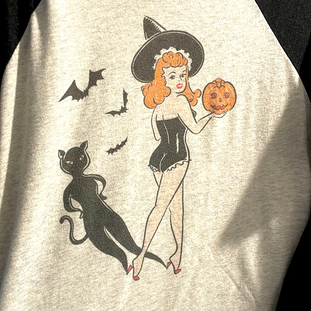RAGLAN TEE IN HEATHER WHITE/ VINTAGE BLACK IN UNISEX BODY